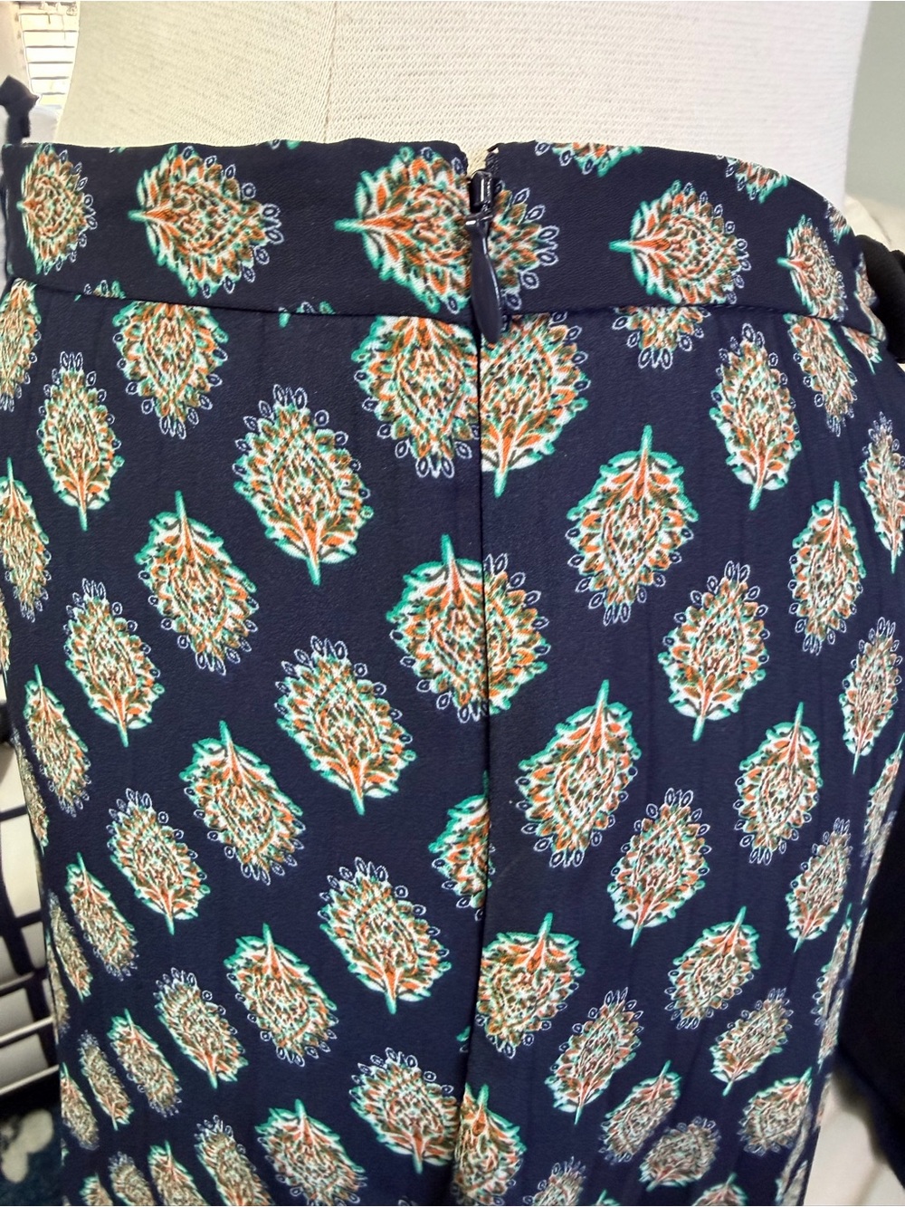 Banana Republic Navy and Cream Geometric Maxi Skirt - Picture 3 of 8